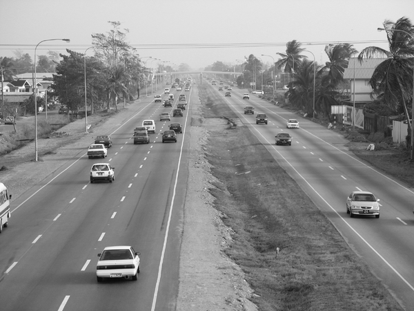 L'autoroute Uriah Butler, à Trinidad © PLoS Neglected Tropical Diseases